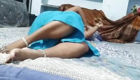 Desi aunty fuking in room