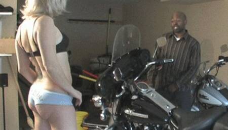 Carmen Hollywood Blows Her Black Roommate And Gets A Facial! (mp4)