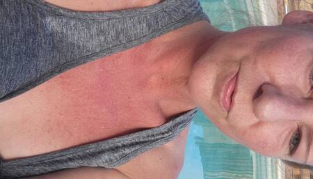 Blasting my fat pussy with a garden hose in the pool