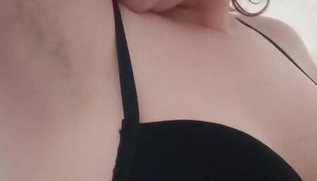 I want someone to rub their cock in my armpits
