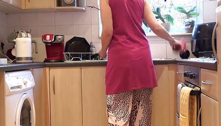Judys - Your Mature Stepmom Mrs. Maggie Gives You JOI in the Kitchen