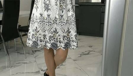 Look at how perfect her legs are MP4 FULL HD 1080p