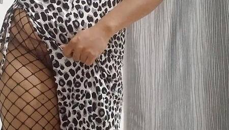 STEPDAUGHTER GOES TO FUCK HER STEPFATHER AND IN THE MIDDLE OF DRINKS SHE WILL OPEN HER LEGS TO PUT HIS COCK IN HER