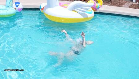 Harley is a Damsel in Peril in the Pool 4K (3840x2160)