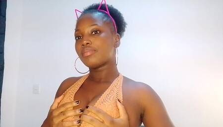 Black Kitty Shows Her Pussy