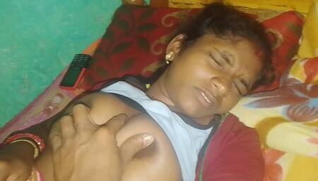 Desi Hot mallu aunty Boobs pressing