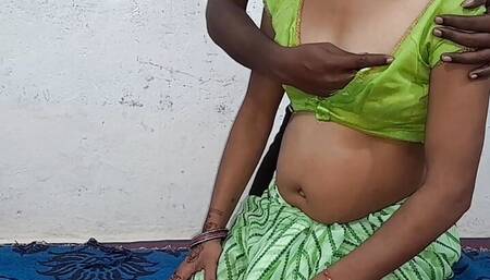 Meri biwi ko god me utha kar mast choda or fir bistar par baitha kar chudayi ki maja aa gaya