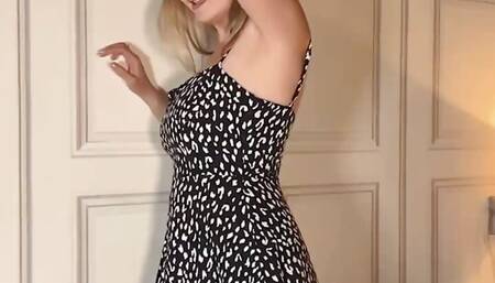 Busty blonde teen amateur solo rubbing and toying her pussy