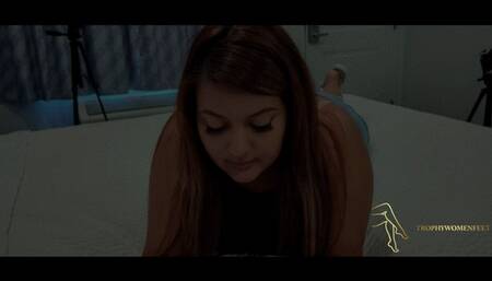 LICK MY FEET WHILE IM ON THE PHONE