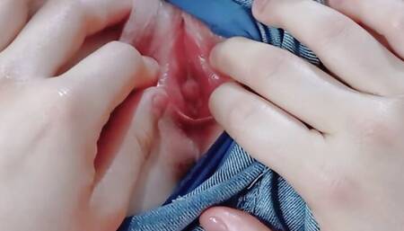 wonderful pussy under shorts!!