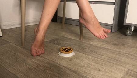 Crush pie with my feet!