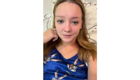 cutie teen rubs her pink pussy