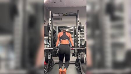 Musclegodess Pumping Iron!