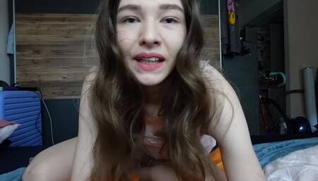 Feet fetish! Skinny Teen Shows Her Feet