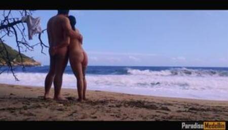 My Tinder friend invites me to a beach to get naked in public