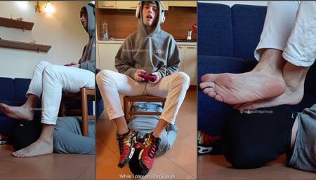 Be my footrest while I play videogames (4K)