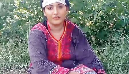 Desi village Randi girl sex in jungle Randi girl ko choda jungle ma