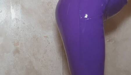 Wet Lulu Leggings in the Shower
