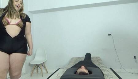 BBW GODDESS FACE SITTING AND FART CONTROL IN THE BOX (First 10 minutes Face sitting) BY BRITNEY HUNTER AND DANIEL SANTIAGO CAM BY ALINE FULL HD