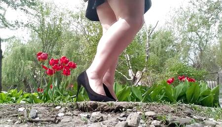 Mother in law's huge ass can squirt outdoors