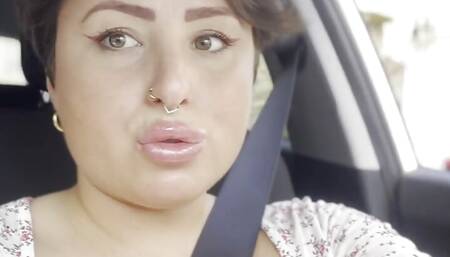 Vends-ta-culotte - The cleaning lady is a naughty girl: she exposes herself and masturbates during her workday