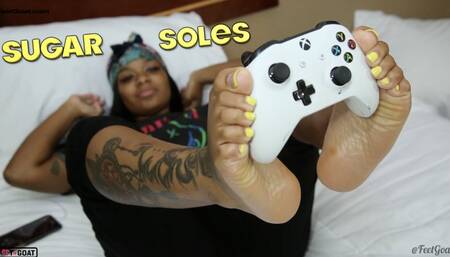 Sugar Soles playing WarZone Footjob with exploding cumshot!!