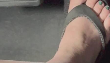 Black flip flops and green toes