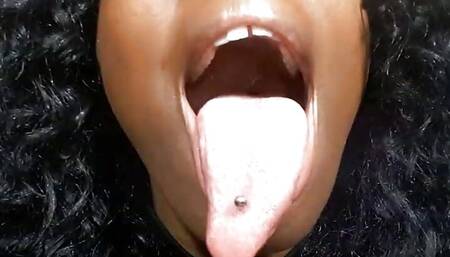 Ebony with Long Tongue Face Licking ChyLatteXXX