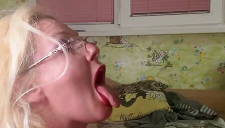 Secretary get boss cum in her mouth and rising her salary