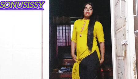 Sexy bottom crossdresser in Salwar