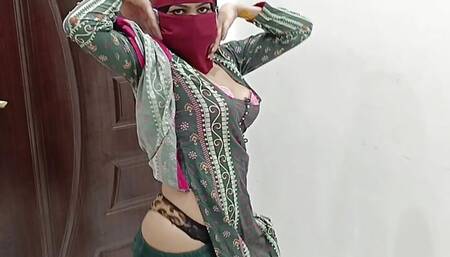 Pakistani Stepmom Full Hot Striptease Nude Dance