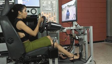 Ginger Tries Another Scenario on the Simulator (MP4 - 1080p)