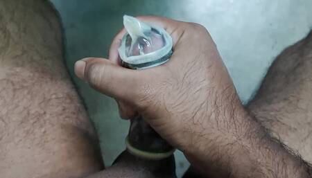 Cum in condom_ masturbate