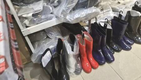 Sexy and shiny red rubber rain boots 720HD