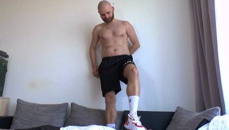 Hot barefoot bearded guy Danken