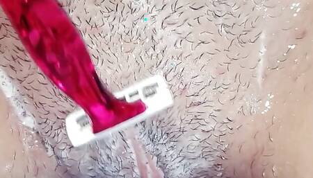 Teen Is Shaving Her Hairy Pussy