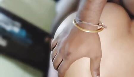 Padosan chhinar bhabi ka juicy chut dekh ke raha nahi gaya. Slammed and fucked