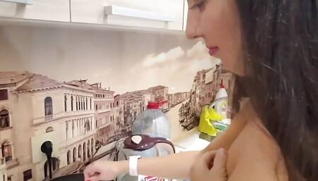 Fucked a Neighbor Girl in the Kitchen While She Cooking Dinner