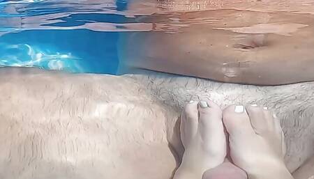She gives me an underwater foot job