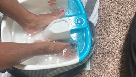 Beautiful Goddess uses Sexy Soles to make Special Drink for Slaves 1080