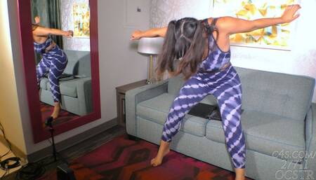 Megan Jones Butt Crushing your Laptop 4K