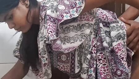 Desi bhabhi discount me padosan ki ne pati gaya bahar raat bhar chhod ban mayor bana