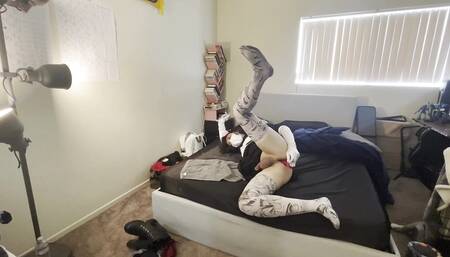 cutie teen femboy cums with anal plug vibrator on her bed :3