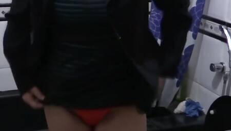 It turns me on to see how they masturbate in front of me while I show off and touch myself