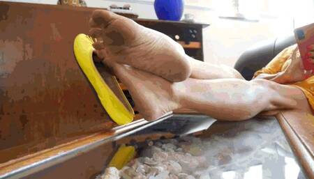 In a chair with dirty feet WMV (1920x1080) FHD