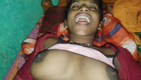 Desi hot bhabhi Boobs pressing in Hotel