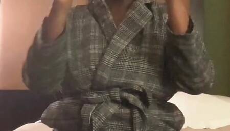 A CHOPPED AND SCREWED STRIPTEASE BY EBONY SEXY BBW COUGAR