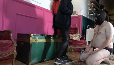 MISTRESS LILY DUPONT : LICK MY SNEAKER AFTER RAIN