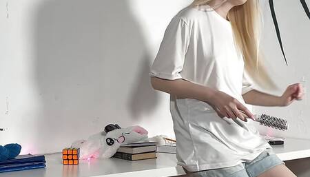 Super Wild Teen Girlfriend Masturbating on a Table
