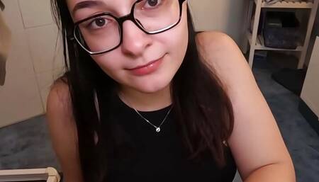 My roommate helps me and I take revenge in her mouth